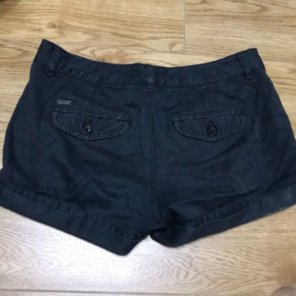 2 Aritzia TNA short shorts 0 - Picture 6 of 6